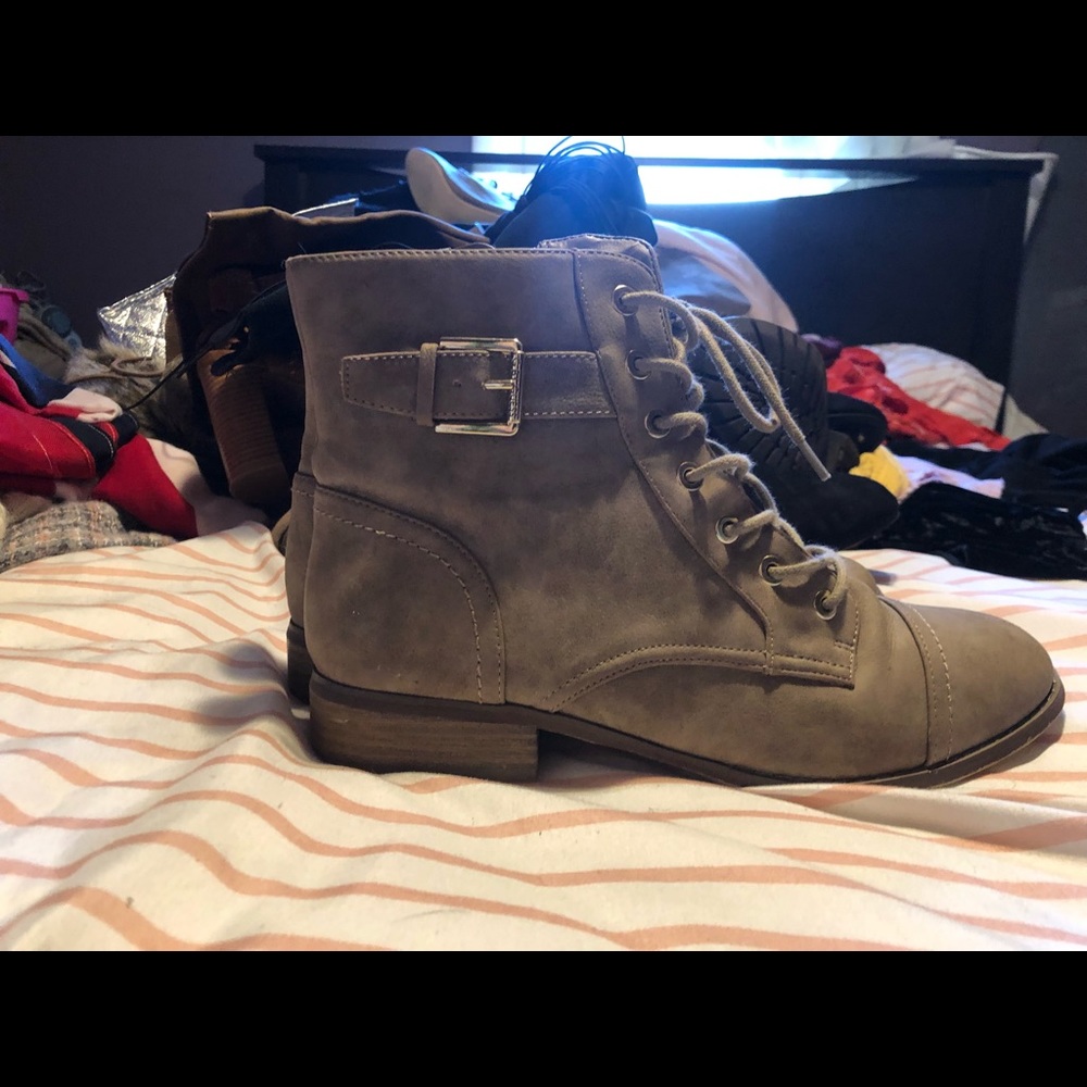 lace up ankle bootie